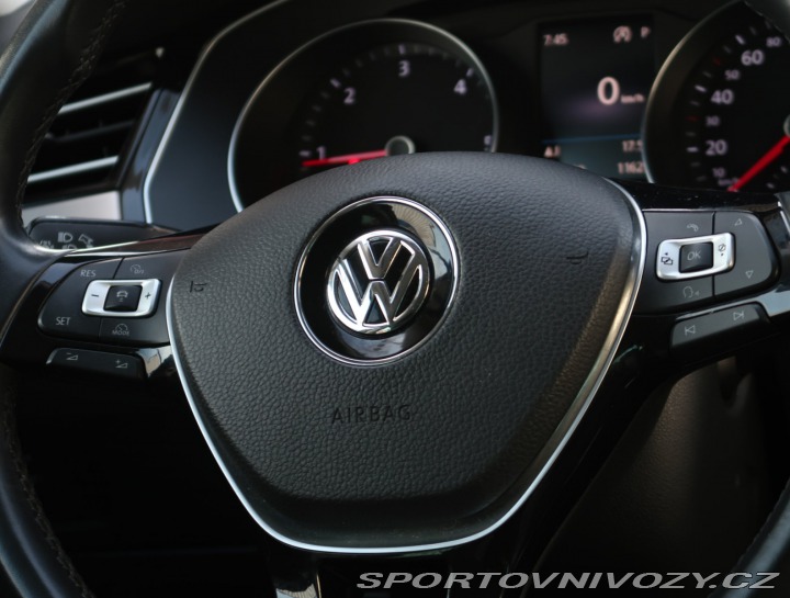 Volkswagen Ostatní modely Passat Highline 2.0 BiTDI 2016