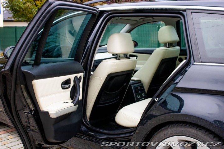 BMW 3 Touring  330d xDrive A/T 2007