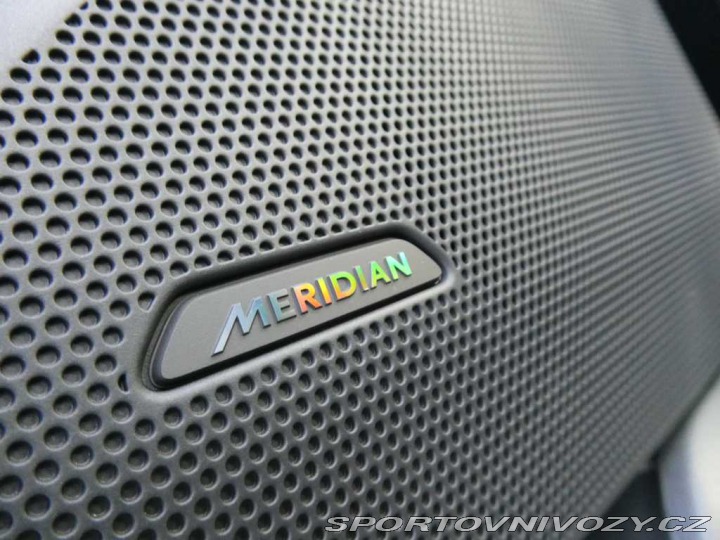 Ostatní značky Ostatní modely Land Rover Range Rover Velar 3,0 Dynamic SE P400e 4x4 2025