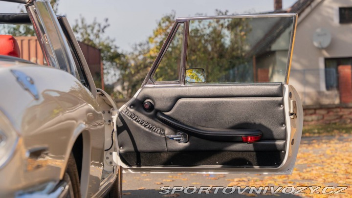 Ostatní značky Ostatní modely Triumph Stag 1977