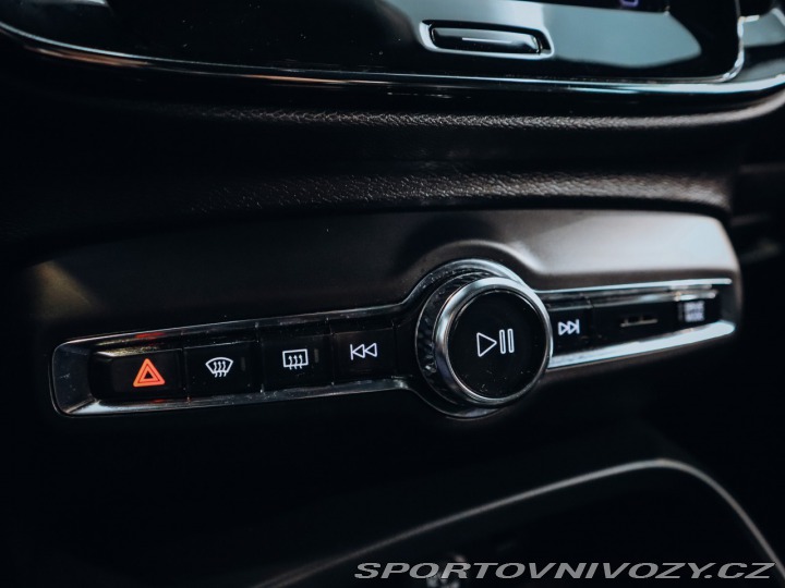 Volvo Ostatní modely XC40 T5 AWD R-Design 2018