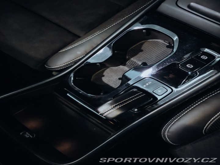 Volvo Ostatní modely XC40 T5 AWD R-Design 2018