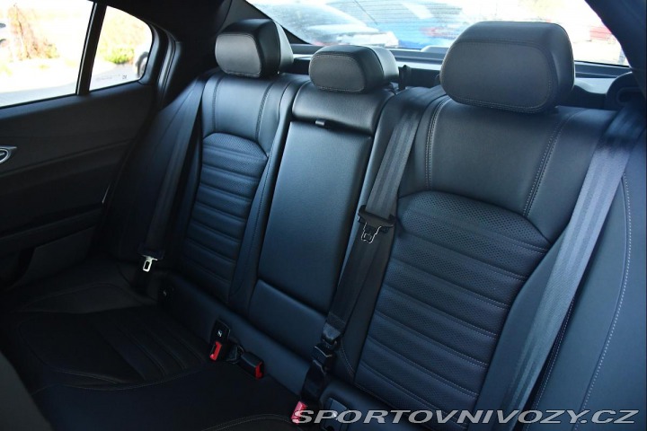 Alfa Romeo Giulia 2.0Turbo206kW AT8-Q4 Velo 2024