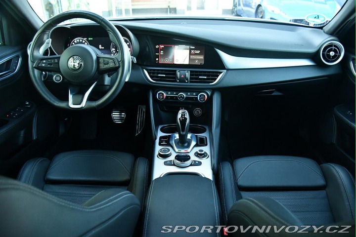 Alfa Romeo Giulia 2.0Turbo206kW AT8-Q4 Velo 2024