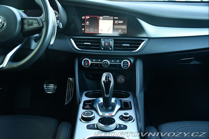 Alfa Romeo Giulia 2.0Turbo206kW AT8-Q4 Velo 2024