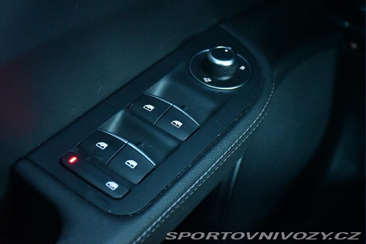 Alfa Romeo Giulia 2.0Turbo206kW AT8-Q4 Velo 2024