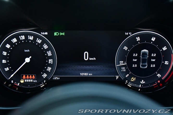 Alfa Romeo Giulia 2.0Turbo206kW AT8-Q4 Velo 2024