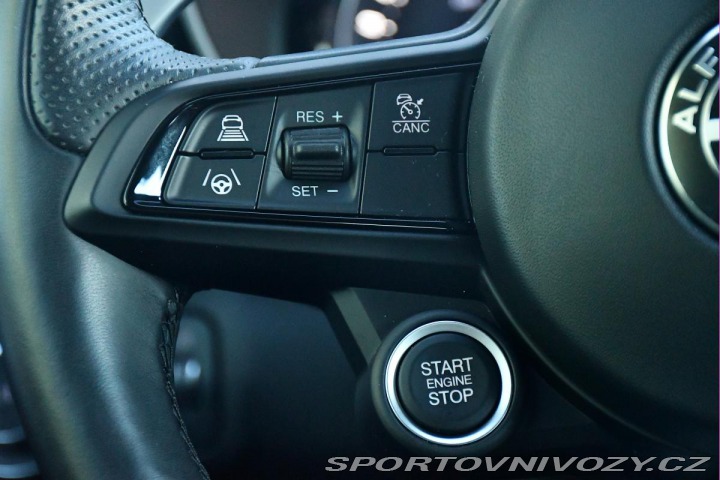 Alfa Romeo Giulia 2.0Turbo206kW AT8-Q4 Velo 2024