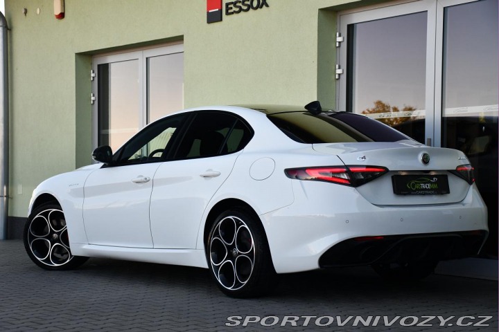 Alfa Romeo Giulia 2.0Turbo206kW AT8-Q4 Velo 2024