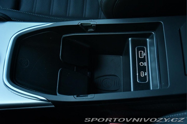 Alfa Romeo Giulia 2.0Turbo206kW AT8-Q4 Velo 2024