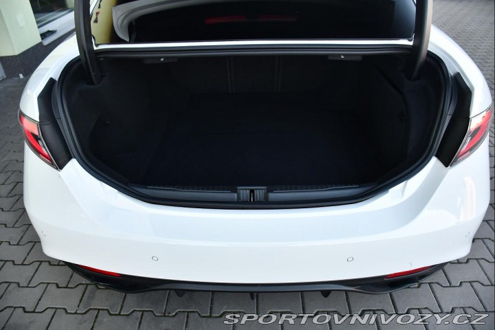 Alfa Romeo Giulia 2.0Turbo REZERVACE 2024