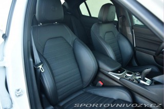 Alfa Romeo Giulia 2.0Turbo206kW AT8-Q4 Velo 2024