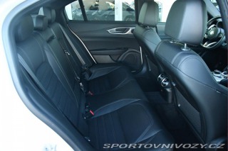 Alfa Romeo Giulia 2.0Turbo206kW AT8-Q4 Velo 2024