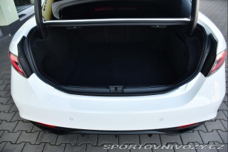 Alfa Romeo Giulia 2.0Turbo206kW AT8-Q4 Velo 2024