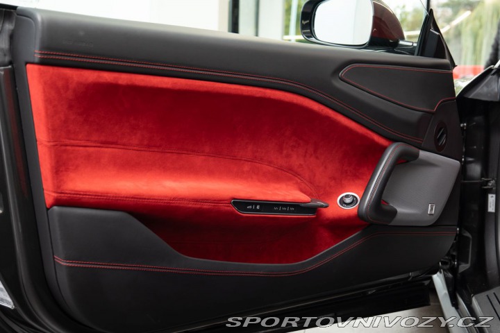 Ferrari GTC4Lusso V12 4x4 DTC/JBL/Kamera/Li 1800