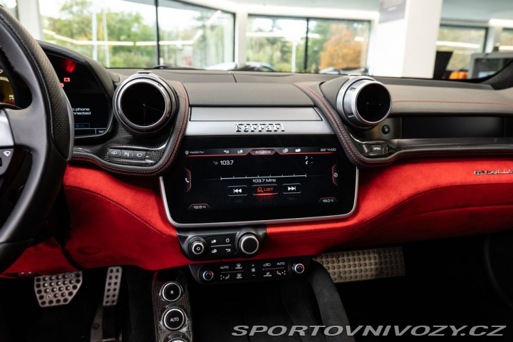 Ferrari GTC4Lusso V12 4x4 DTC/JBL/Kamera/Li 1800