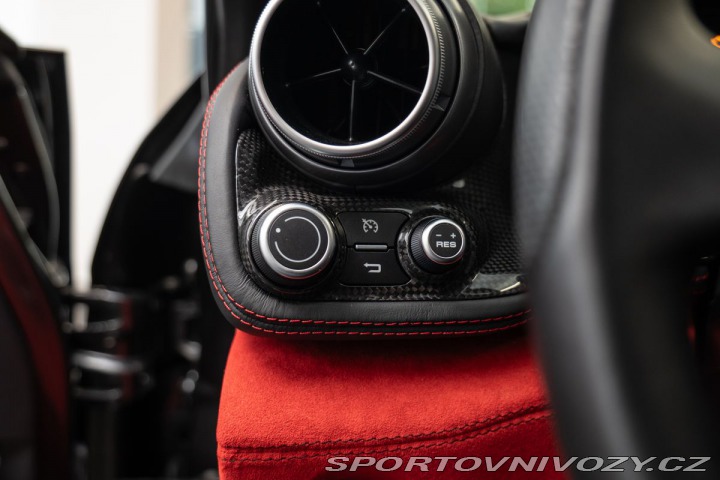 Ferrari GTC4Lusso V12 4x4 DTC/JBL/Kamera/Li 1800