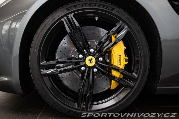 Ferrari GTC4Lusso V12 4x4 DTC/JBL/Kamera/Li 2018