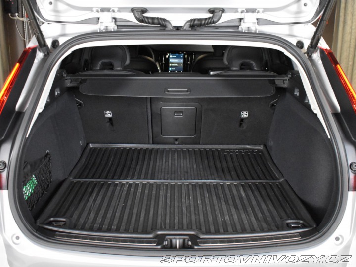 Volvo V60 2,0 T6 AWD PLUS Bezklíč,B 2025