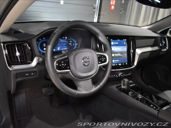 Volvo V60 2,0 T6 AWD PLUS Bezklíč,B 2025