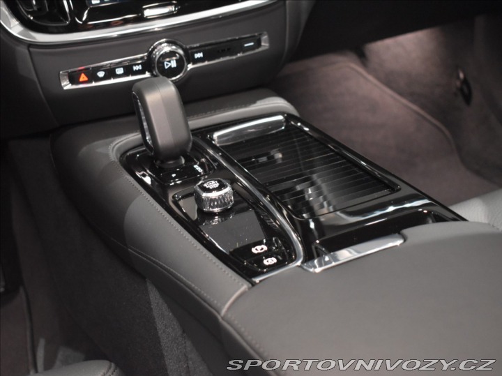 Volvo V60 2,0 T6 AWD PLUS Bezklíč,B 2025