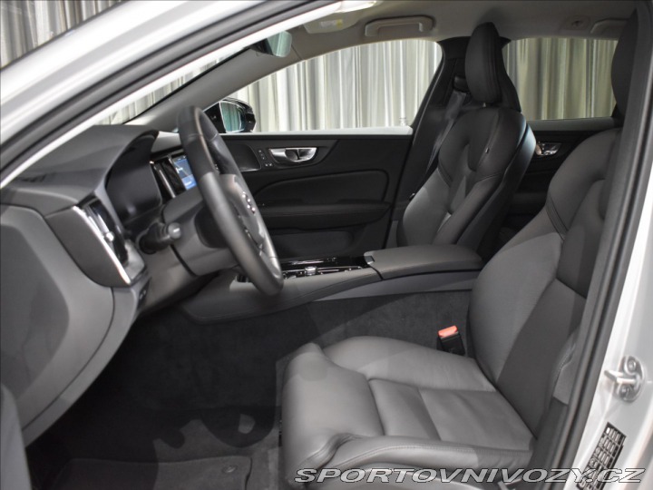 Volvo V60 2,0 T6 AWD PLUS Bezklíč,B 2025