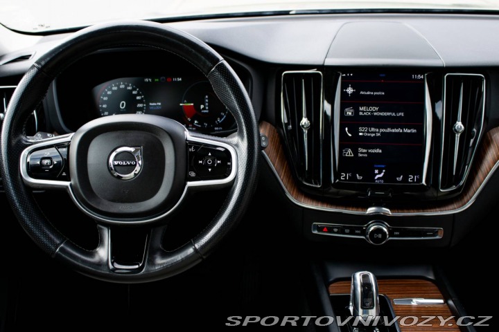 Volvo Ostatní modely XC60  2.0 T8 Momentum AWD / AJ 2018