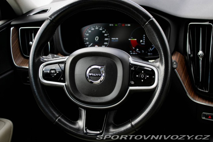 Volvo Ostatní modely XC60  2.0 T8 Momentum AWD / AJ 2018