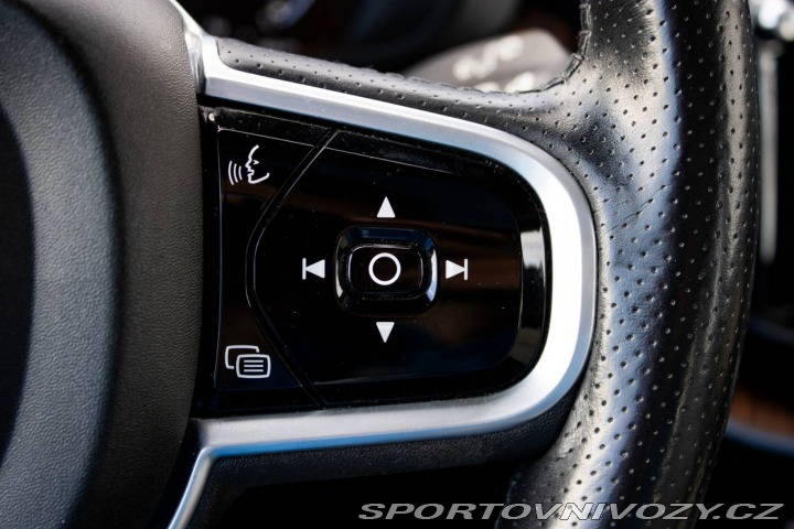 Volvo Ostatní modely XC60  2.0 T8 Momentum AWD / AJ 2018