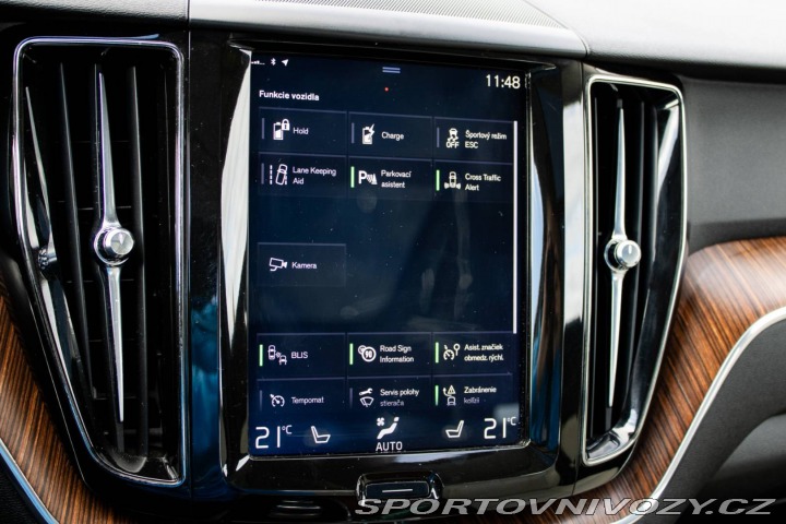 Volvo Ostatní modely XC60  2.0 T8 Momentum AWD / AJ 2018