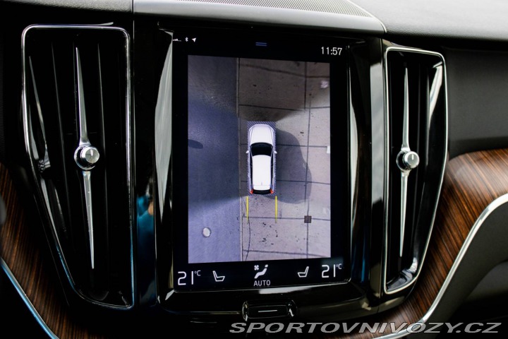 Volvo Ostatní modely XC60  2.0 T8 Momentum AWD / AJ 2018