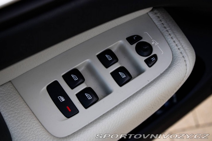 Volvo Ostatní modely XC60  2.0 T8 Momentum AWD / AJ 2018