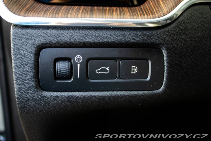 Volvo Ostatní modely XC60  2.0 T8 Momentum AWD / AJ 2018