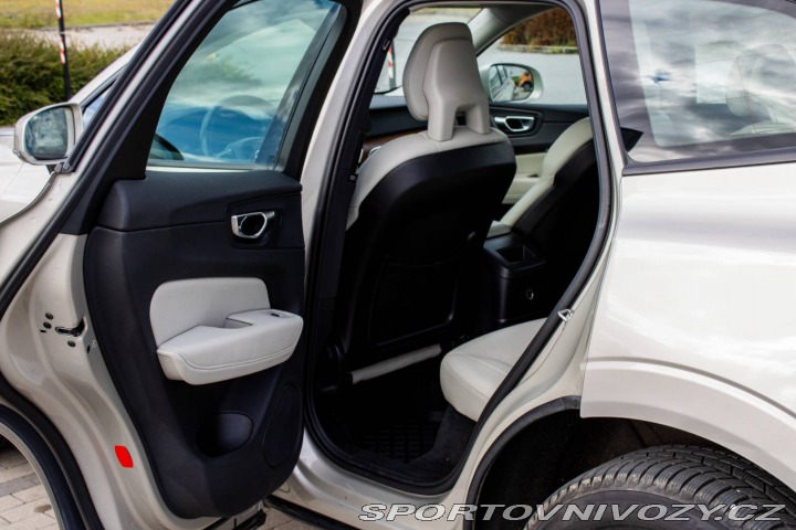Volvo Ostatní modely XC60  2.0 T8 Momentum AWD / AJ 2018