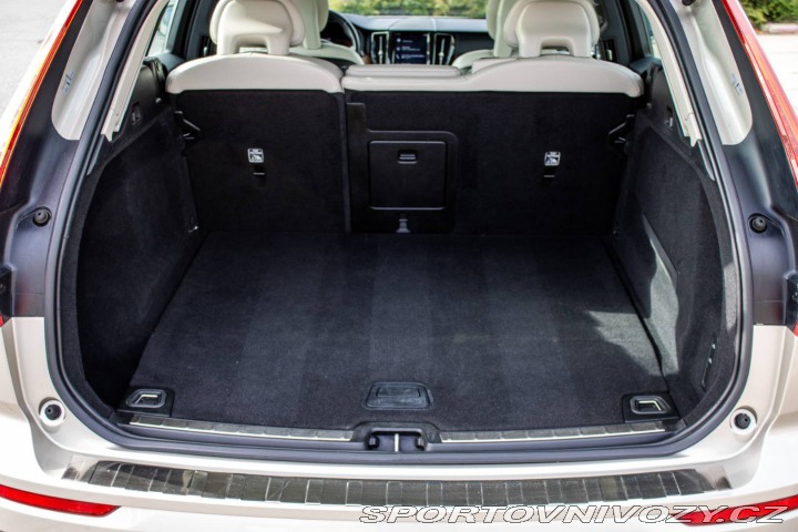 Volvo Ostatní modely XC60  2.0 T8 Momentum AWD / AJ 2018