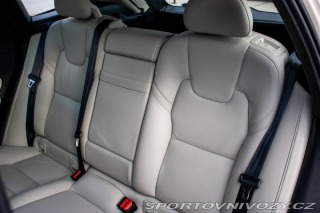 Volvo Ostatní modely XC60  2.0 T8 Momentum AWD / AJ 2018