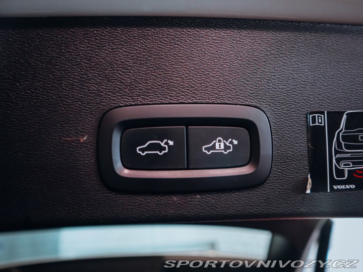 Volvo Ostatní modely XC40 T4 FWD Recharge Inscripti 2021