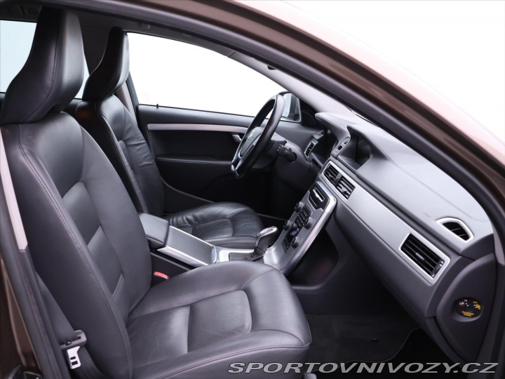 Volvo V70 2,4 D5 158 kW Summum 2013