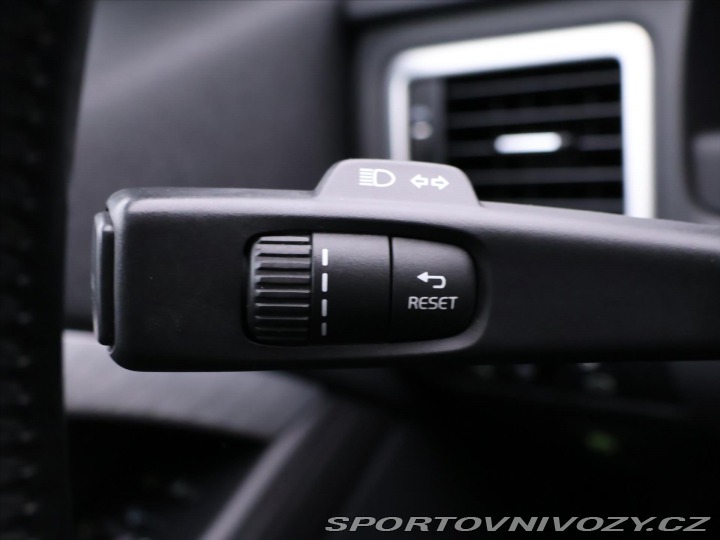 Volvo V70 2,4 D5 158 kW Summum 2013