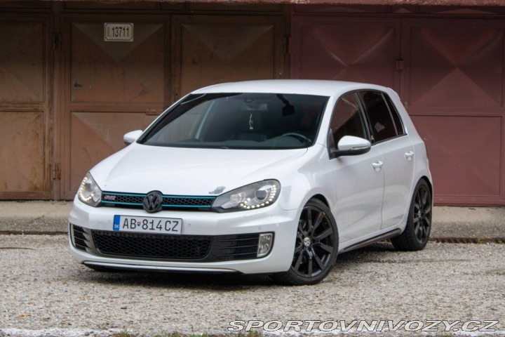 Volkswagen Golf GTI 2.0 TSi 155 kW Adida 2011