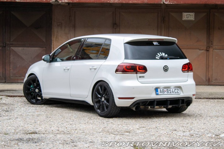Volkswagen Golf GTI 2.0 TSi 155 kW Adida 2011