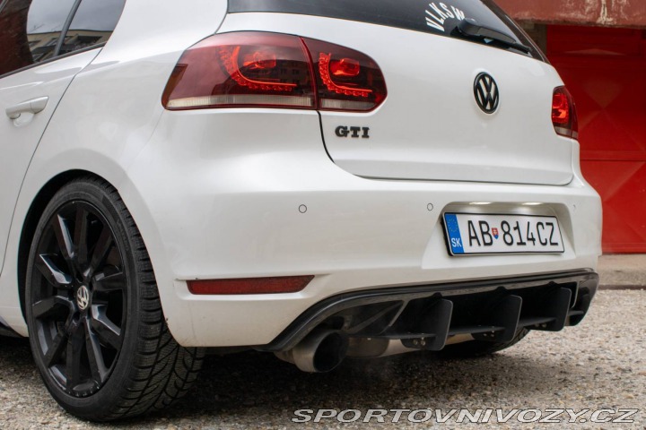 Volkswagen Golf GTI 2.0 TSi 155 kW Adida 2011