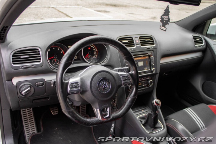 Volkswagen Golf GTI 2.0 TSi 155 kW Adida 2011