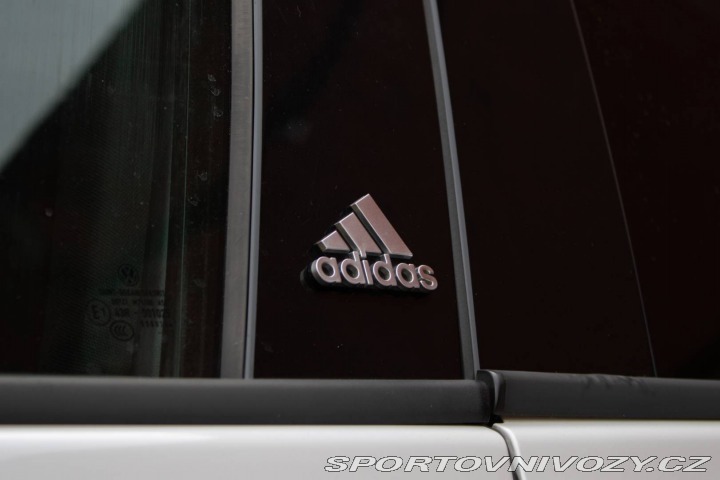 Volkswagen Golf GTI 2.0 TSi 155 kW Adida 2011