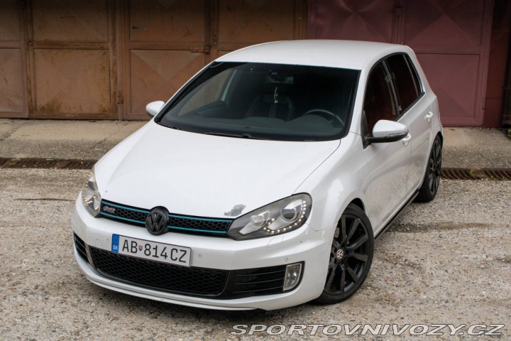 Volkswagen Golf GTI 2.0 TSi 155 kW Adida 2011