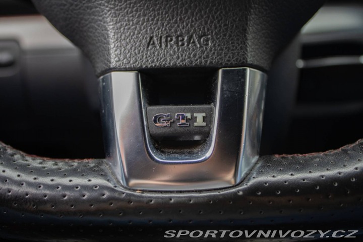 Volkswagen Golf GTI 2.0 TSi 155 kW Adida 2011