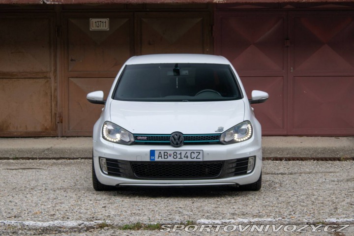 Volkswagen Golf GTI 2.0 TSi 155 kW Adida 2011