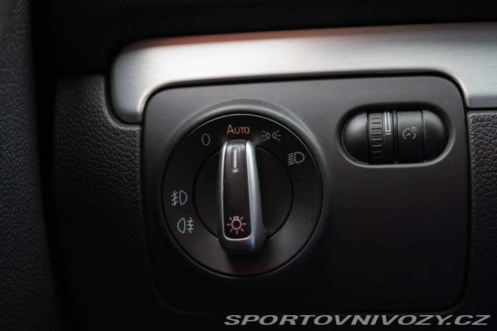 Volkswagen Golf GTI 2.0 TSi 155 kW Adida 2011