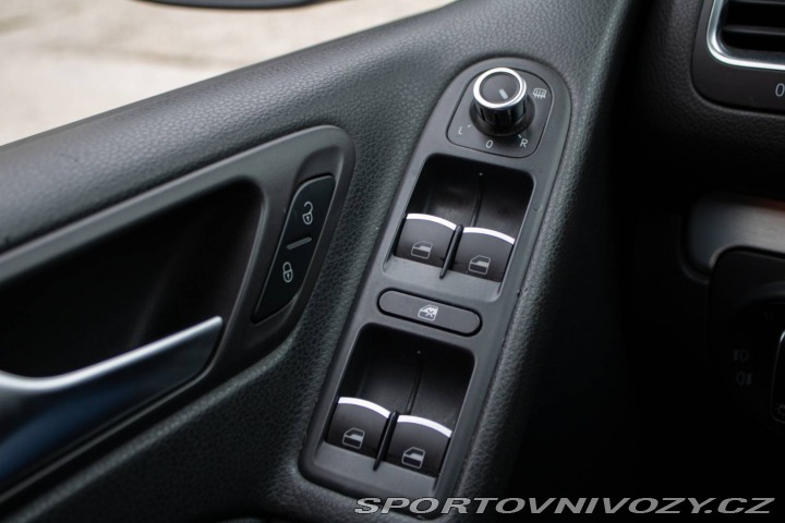 Volkswagen Golf GTI 2.0 TSi 155 kW Adida 2011