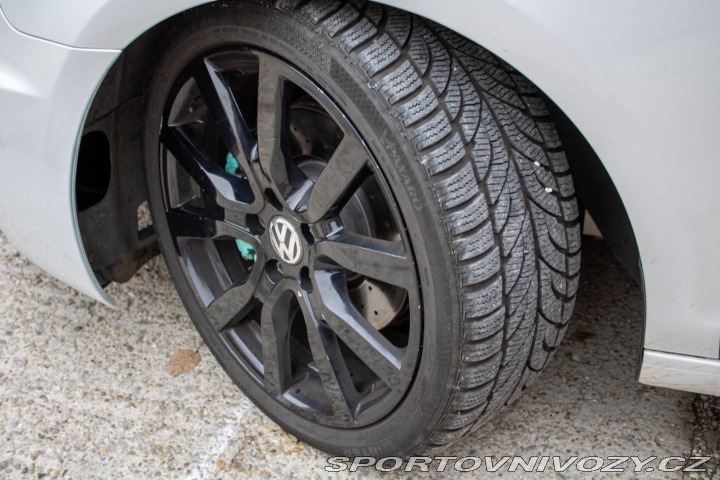 Volkswagen Golf GTI 2.0 TSi 155 kW Adida 2011